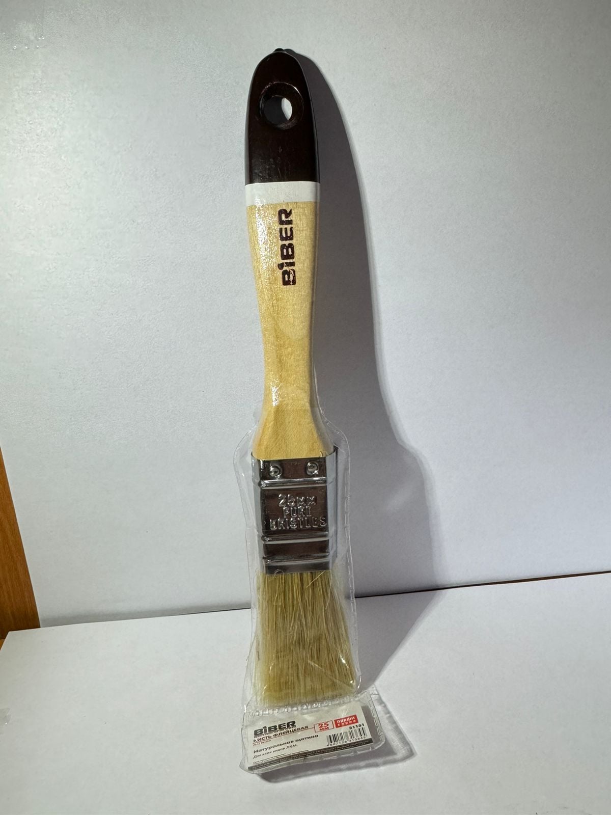 БИБЕР 31151 Кисть флейцевая натур. щетина дер. рукоятка "Профи" 25мм (12/300)