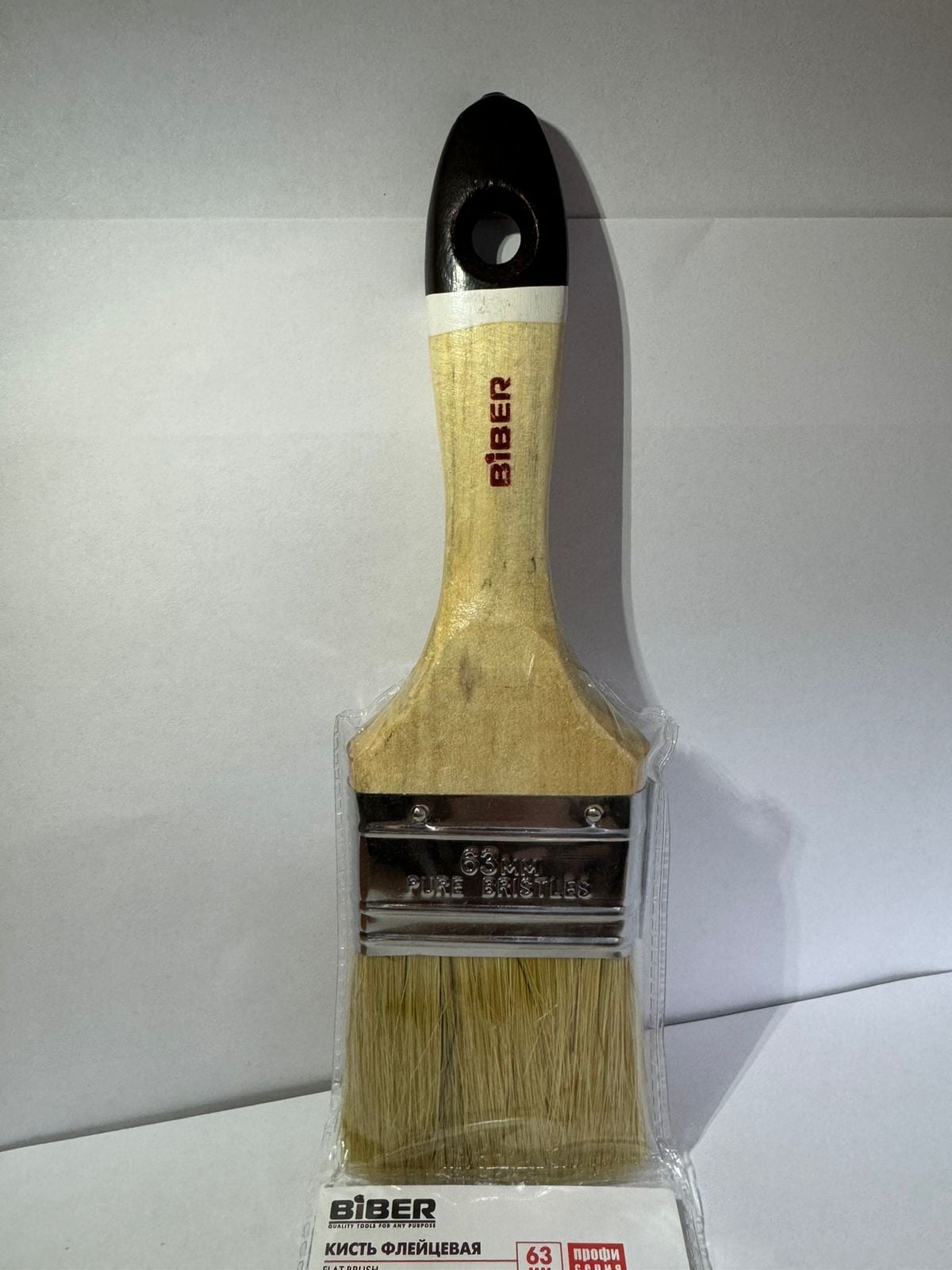 БИБЕР 31154 Кисть флейцевая натур. щетина дер. рукоятка "Профи" 63мм (12/120)